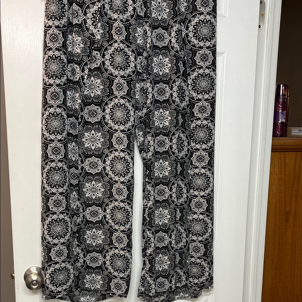 Torrid Black & White Medallion Wide-Leg, Slit-Leg Pants